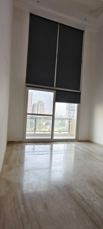 Room in 4 BHK Apartment at Parx Laureate, Sector 108 – for Rent