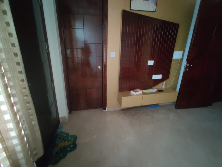 Room, rohini sector 11 3 Bedroom 1200 Sq.Ft. Builder Floor In Rohini Sector 11 Delhi 8373970