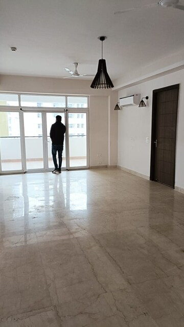 Room in 4 BHK Apartment at Parx Laureate, Sector 108 – for Rent