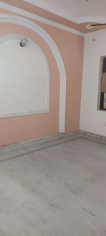 Room in 4 BHK Builder Floor at Rohini Sector 11 – for Rent