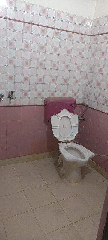 Bathroom in 4 BHK Builder Floor at Rohini Sector 11 – for Rent
