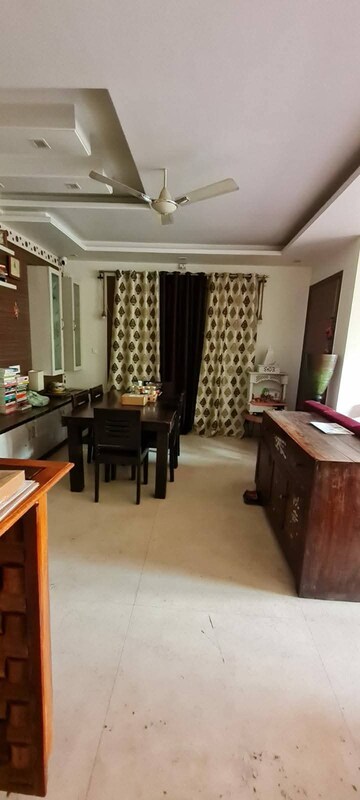Master Bedroom in 3 BHK Builder Floor at Ardee City, Sector 52 – for Sale