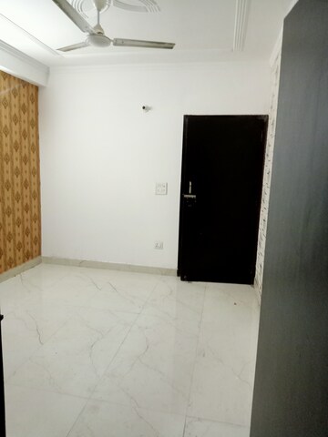 Room in 2 BHK Builder Floor at Neb Sarai – for Rent