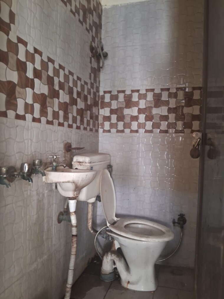 Bathroom, laxmi nagar 2 Bedroom 595 Sq.Ft. Builder Floor In Laxmi Nagar Delhi 8374067