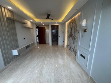 Room in 4 BHK Builder Floor at Ansal Sushant Lok I, Sector 43 – for Rent