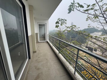 Balcony in 4 BHK Builder Floor at Ansal Sushant Lok I, Sector 43 – for Rent