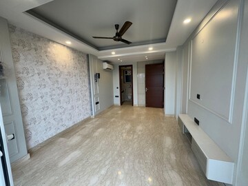 Room in 4 BHK Builder Floor at Ansal Sushant Lok I, Sector 43 – for Rent