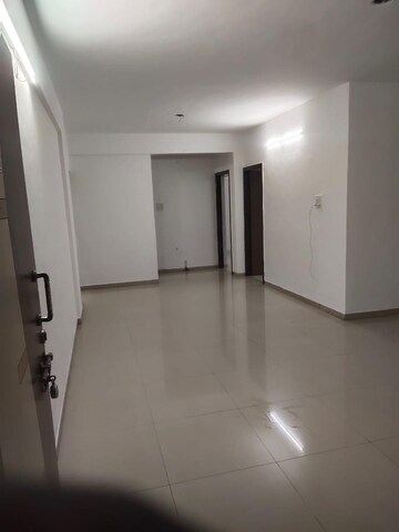 Room in 3 BHK Apartment at Supreme Estia Phase 1, Baner – for Rent