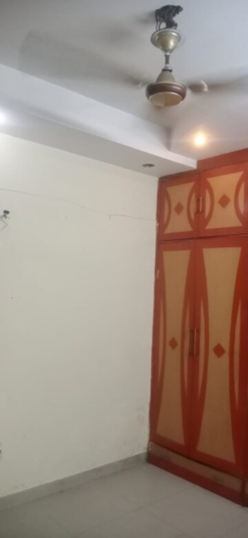 Furnished Amenities in  Shop at Laxmi Nagar – for Rent