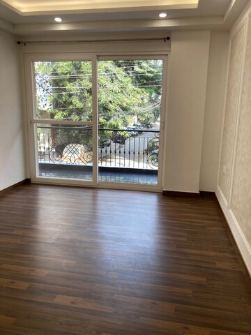 Room in 4 BHK Builder Floor at Ansal Sushant Lok I, Sector 43 – for Rent