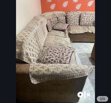 Bedroom in 2 BHK Builder Floor at Laxmi Nagar – for Sale