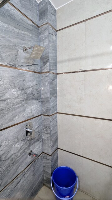 Bathroom in 2 BHK Builder Floor at Sector 42 – for Rent