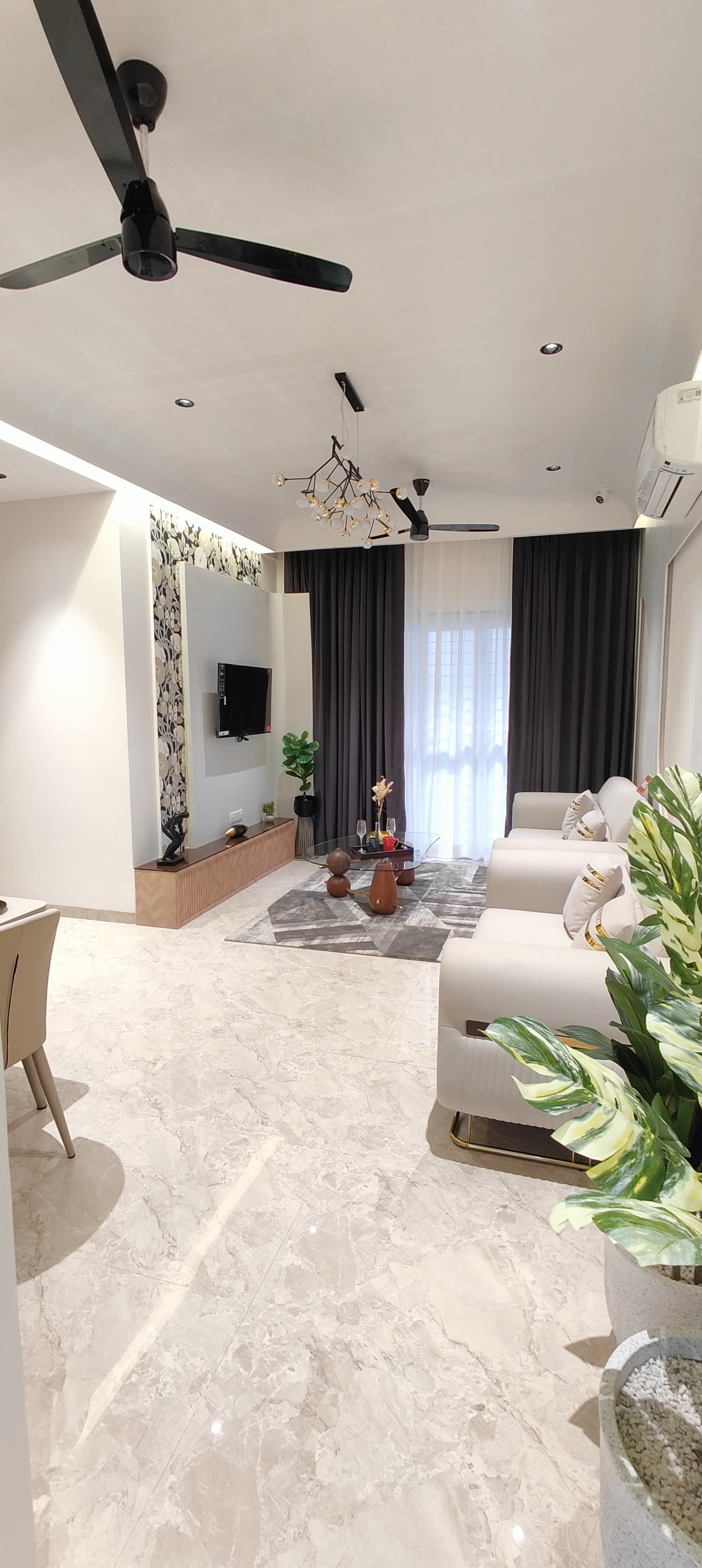 2 BHK Apartment For Sale in Chaandrai Redision Royal