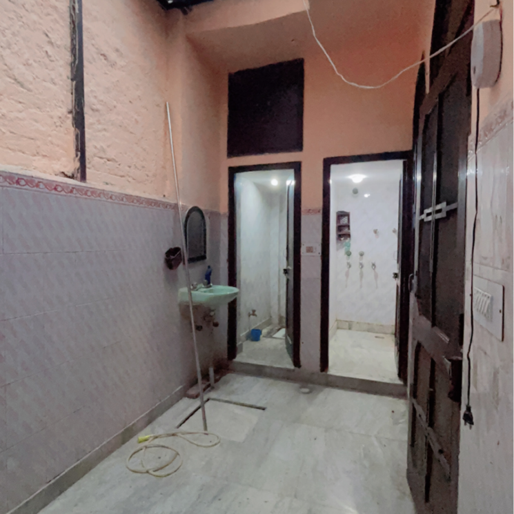 Bathroom, alpha 1 greater noida 2 Bedroom 60 Sq.Mt. Independent House In Alpha 1 Greater Noida Greater Noida 8374374