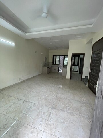 Room in 3 BHK Apartment at Amrapali Leisure Park, Amrapali Leisure Valley – for Rent