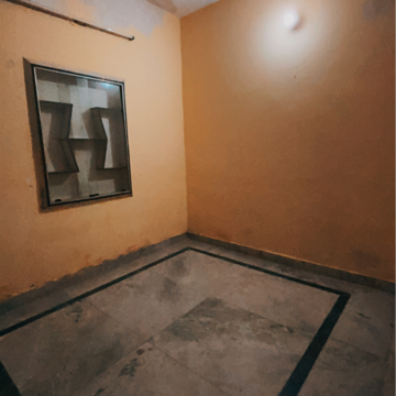Room in 1.5 BHK Independent House at Alpha Ii Greater Noida – for Rent