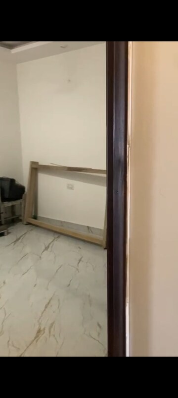 Room in 3 BHK Builder Floor at Sector 46 – for Rent