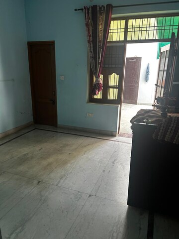 Room in 2 BHK Independent House at Sector 46 – for Rent