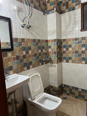 Bathroom in 1 RK Builder Floor at Unitech Arcadia, South City 2 – for Rent