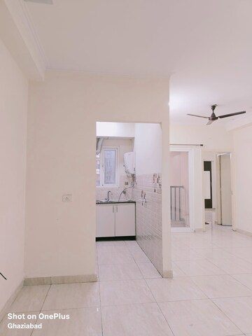 Room in 2 BHK Apartment at Gaur City 2 - 14th Avenue, Sector 16c Greater Noida – for Rent
