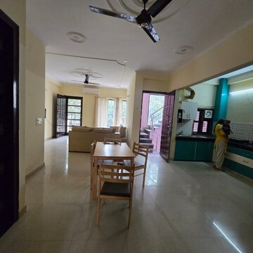 Living Room in 2 BHK Builder Floor at Sector 43 – for Rent