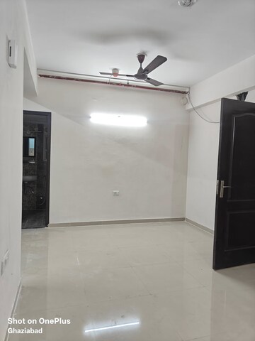 Room in 2 BHK Apartment at JNC The Park, Sector 16c Greater Noida – for Rent