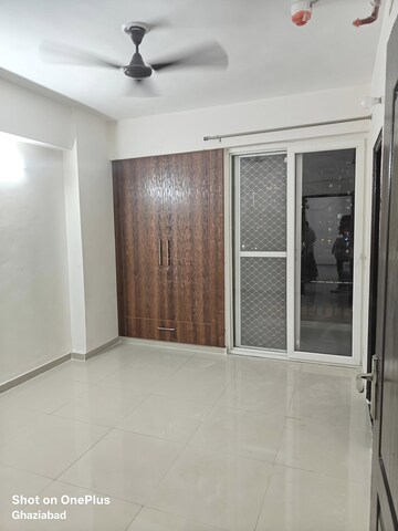 Room in 2 BHK Apartment at JNC The Park, Sector 16c Greater Noida – for Rent