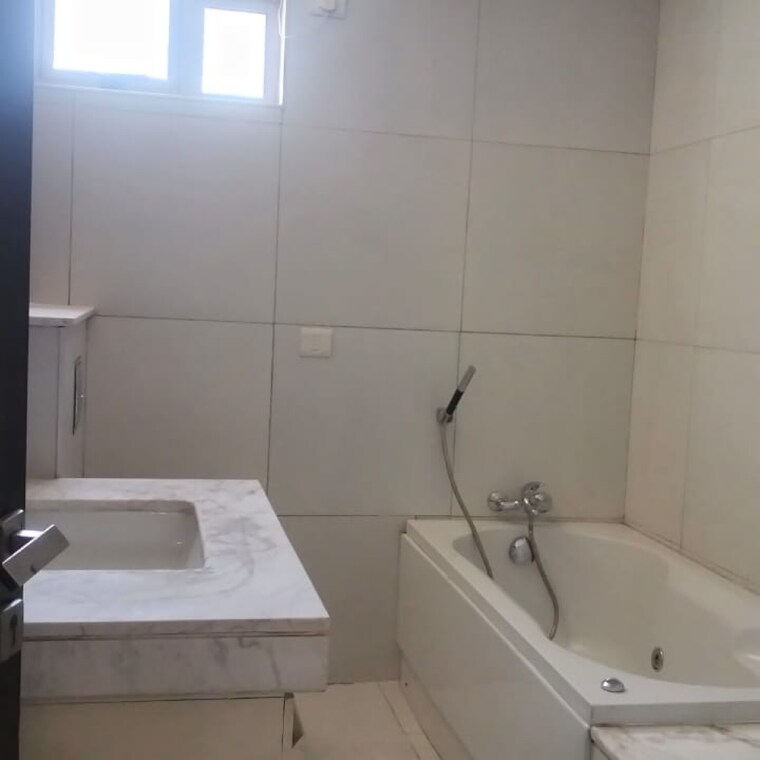 Bathroom, tata-primanti-tower-residences 3.5 Bedroom 2185 Sq.Ft. Apartment In Dhani Gurgaon 8374491
