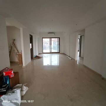 Room in 3 BHK Apartment at Kanakia Silicon Valley, Powai – for Rent