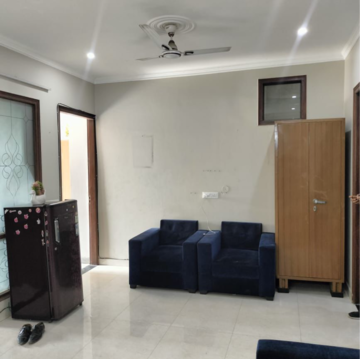 Living Room in 3 BHK Builder Floor at Sector 43 – for Rent