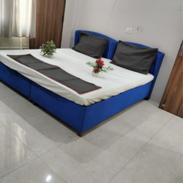 Bedroom in 3 BHK Builder Floor at Sector 43 – for Rent