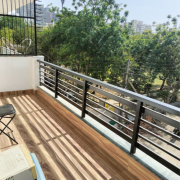Balcony in 3 BHK Builder Floor at Sector 43 – for Rent