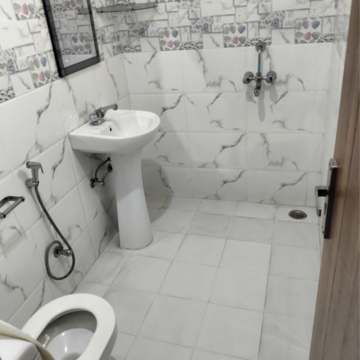 Bathroom in 3 BHK Builder Floor at Sector 43 – for Rent
