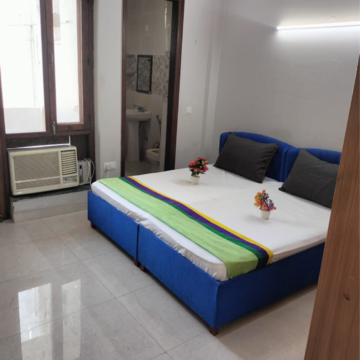 Bedroom in 3 BHK Builder Floor at Sector 43 – for Rent