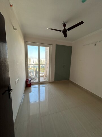 Room in 2.5 BHK Apartment at Amrapali Riverview, Amrapali Leisure Valley – for Rent