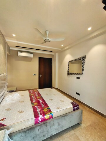 Bedroom in 4 BHK Builder Floor at SS Southend Floors, South City 2 – for Sale