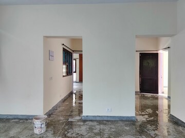 Room in 2 BHK Apartment at Sarita Vihar – for Rent
