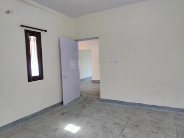 Room in 2 BHK Apartment at Sarita Vihar – for Rent
