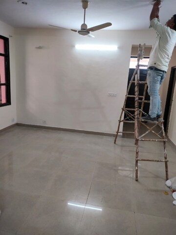 Room in 3 BHK Apartment at SRS Residency, Sector 88 – for Rent