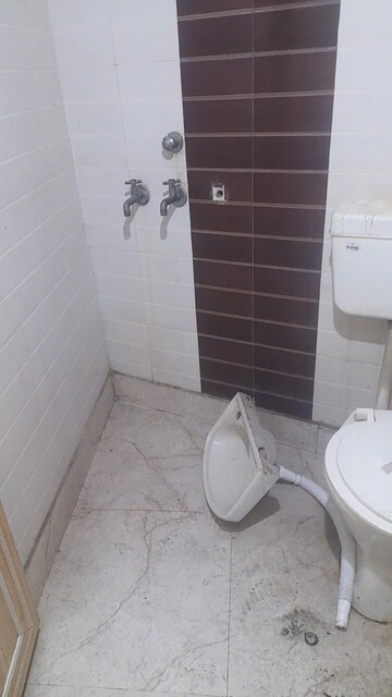 Bathroom in 2.5 BHK Builder Floor at Mayur Vihar Phase 1 – for Sale
