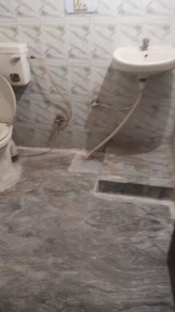 Bathroom in 2.5 BHK Builder Floor at Mayur Vihar Phase 1 – for Rent