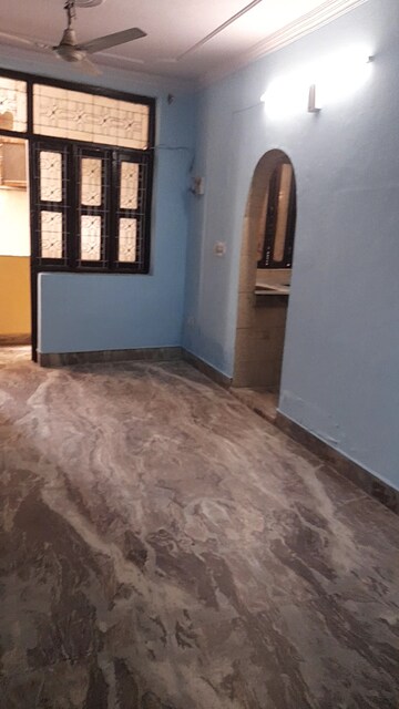 Room in 2.5 BHK Builder Floor at Mayur Vihar Phase 1 – for Rent