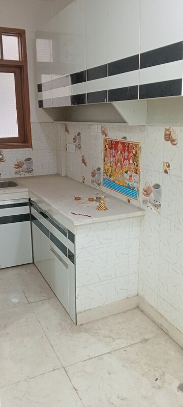 Master Bedroom in 2 BHK Builder Floor at Govindpuri – for Rent