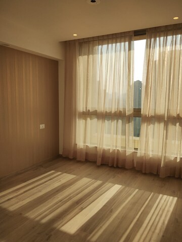 Furnished Amenities in 3 BHK Apartment at Hiranandani Meridian, Manpada – for Rent