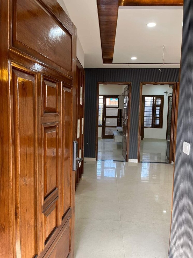 Room, sunny enclave 4 Bedroom 200 Sq.Yd. Independent House In Sunny Enclave Mohali 8374852