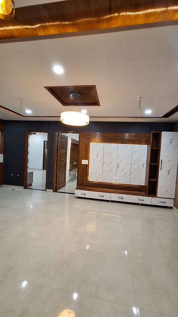 Room, sunny enclave 4 Bedroom 200 Sq.Yd. Independent House In Sunny Enclave Mohali 8374852