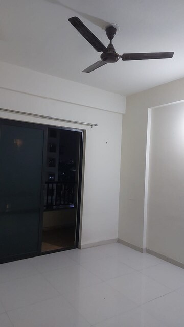 Room in 3 BHK Apartment at Besa – for Rent