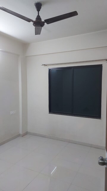 Room in 3 BHK Apartment at Besa – for Rent