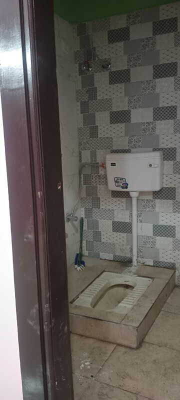 Master Bedroom in 3 BHK Builder Floor at Maan Heights, Gaur City 1 – for Rent
