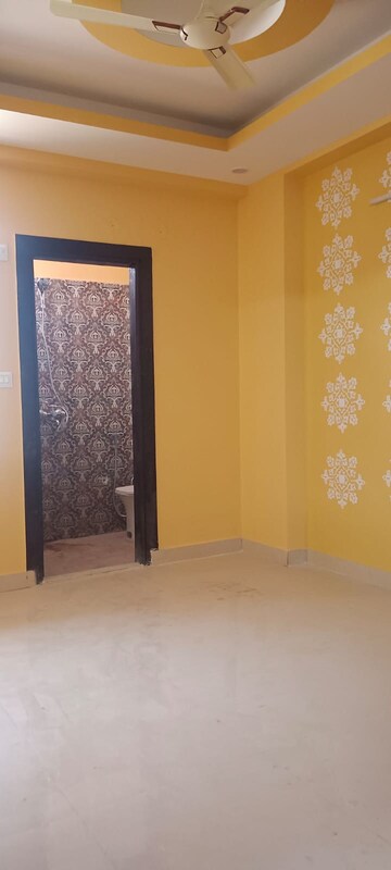 Master Bedroom in 3 BHK Builder Floor at Maan Heights, Gaur City 1 – for Rent